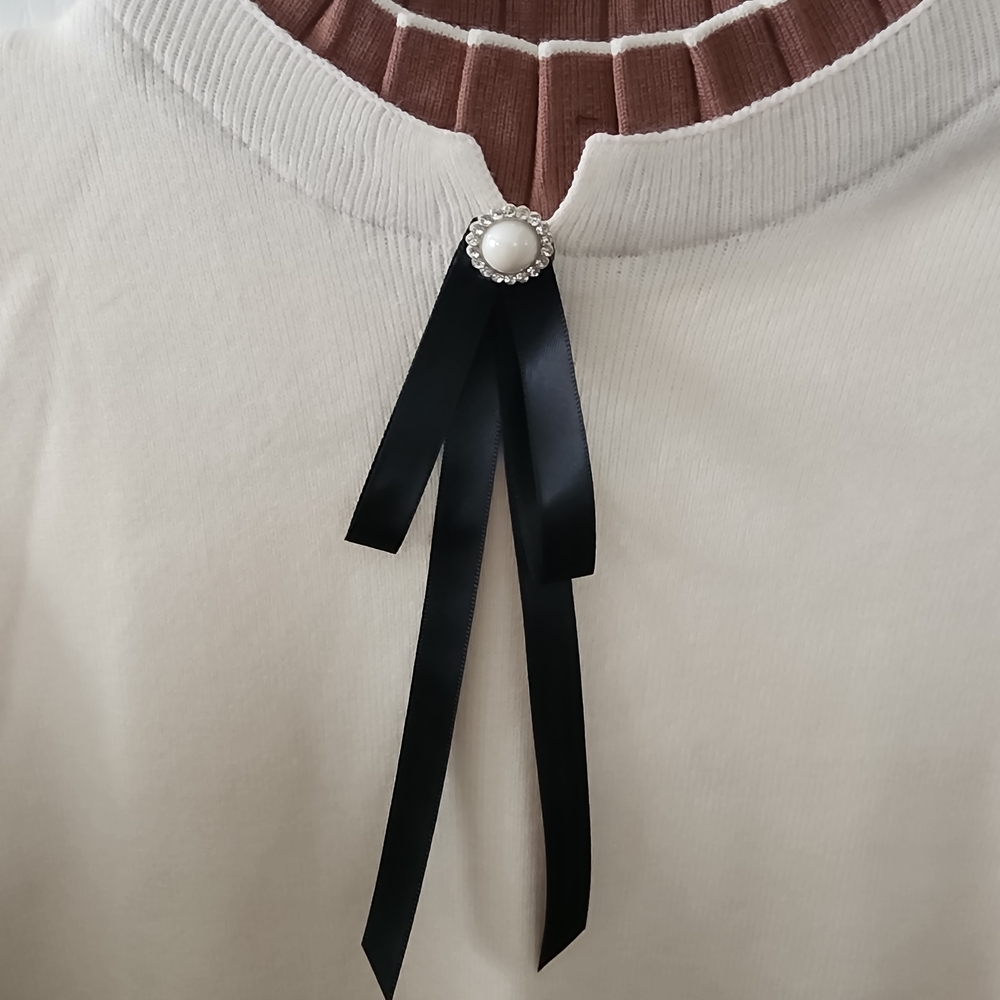 Elegant Cream Sweater with Ribbon And Pearl Accent - Picture 3 of 7